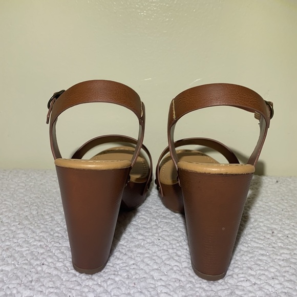 SOLD Coconuts heels - Picture 4 of 5